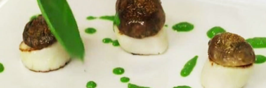 Capesante con funghi porcini e salsa di prezzemolo (Antonino Cannavacciuolo)