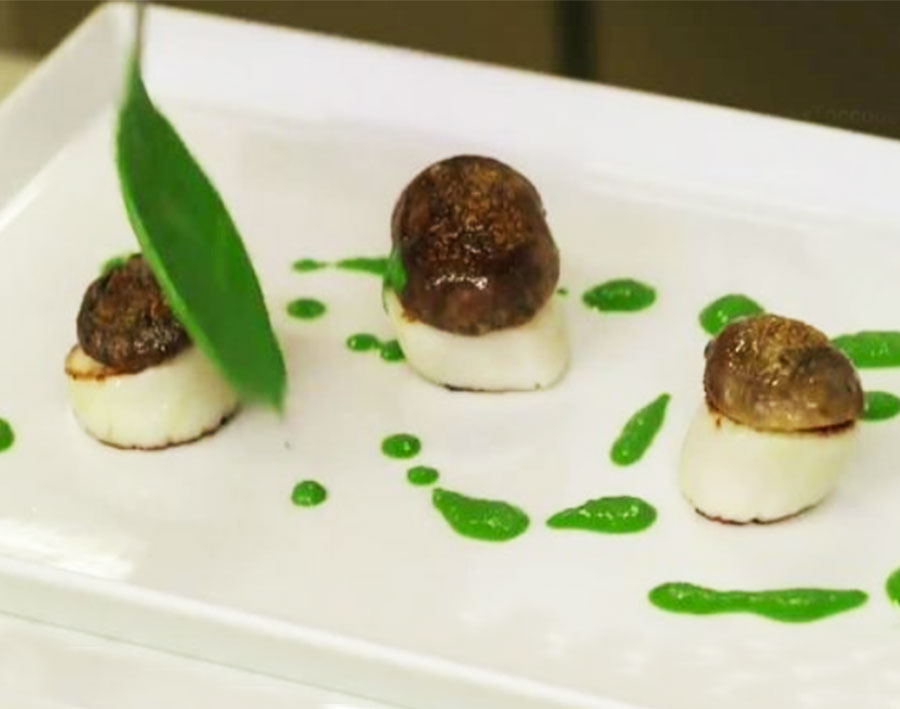 Capesante con funghi porcini e salsa di prezzemolo (Antonino Cannavacciuolo)